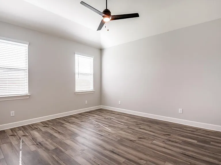 1009 Calhoun Dr — Photo 10