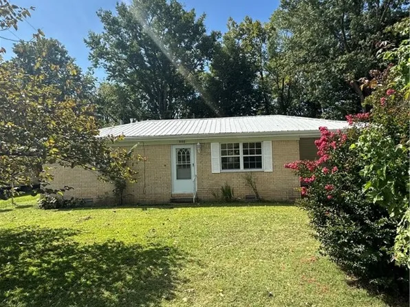 900 Sycamore Dr, Huntsville, AR 72740