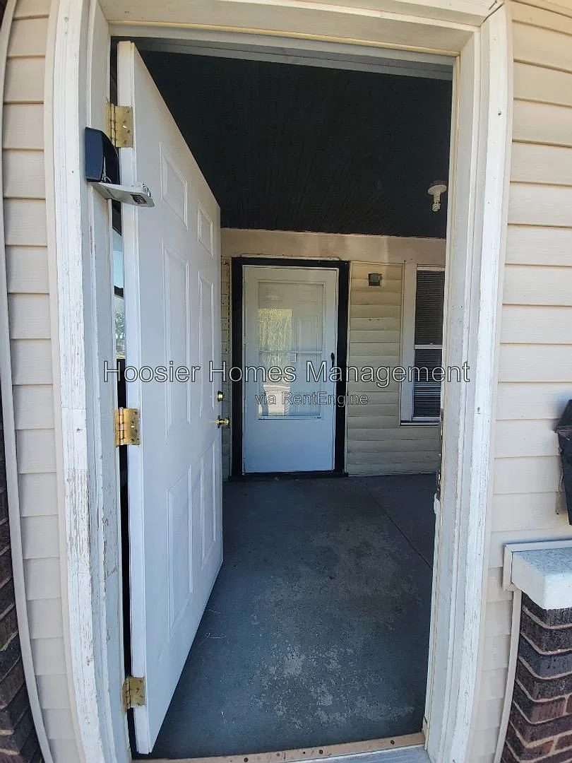 2 bed, 1.0 bath, $1,025 — Photo 2