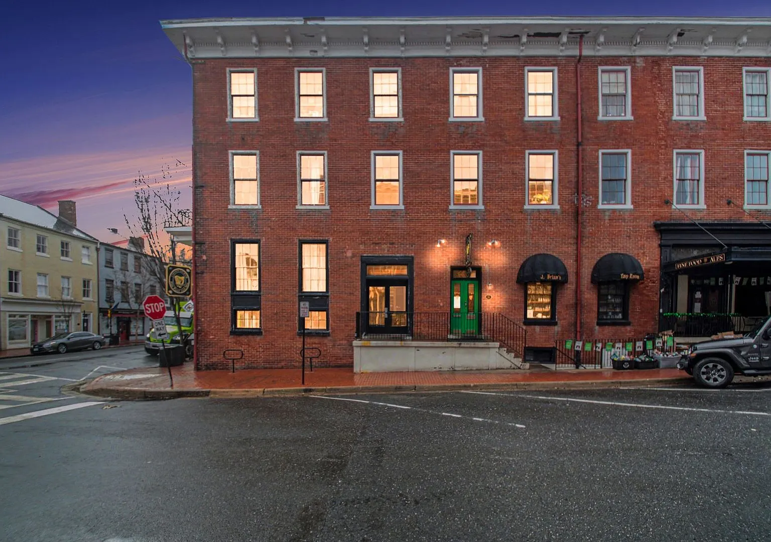 Now Available! 2 Bed 1 Bath Downtown Fredericksburg Apartment — Photo 1
