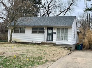 238 Estridge Rd, Saint Louis, MO 63137