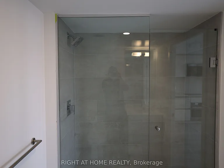 47 Mutual St #804 — Photo 8