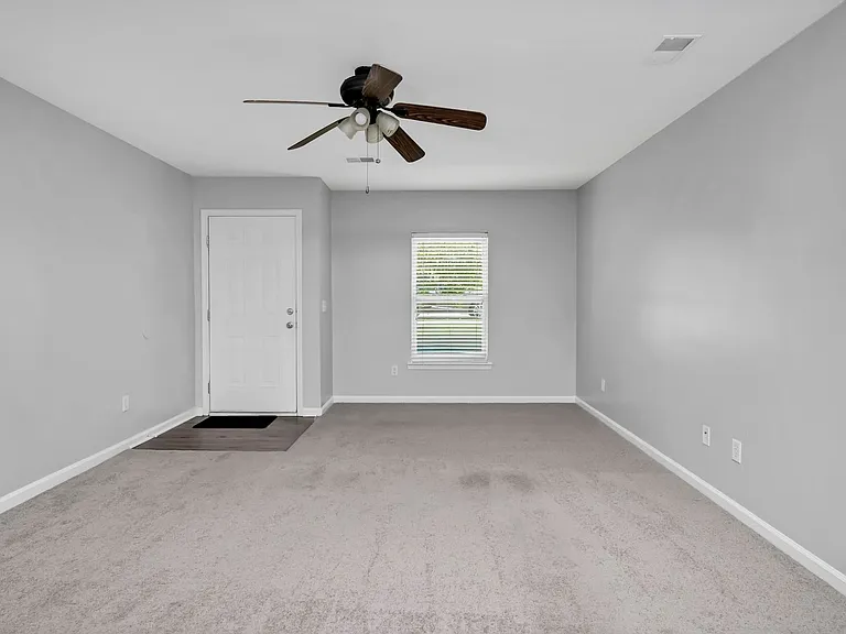 141 Wigmore Ln — Photo 4