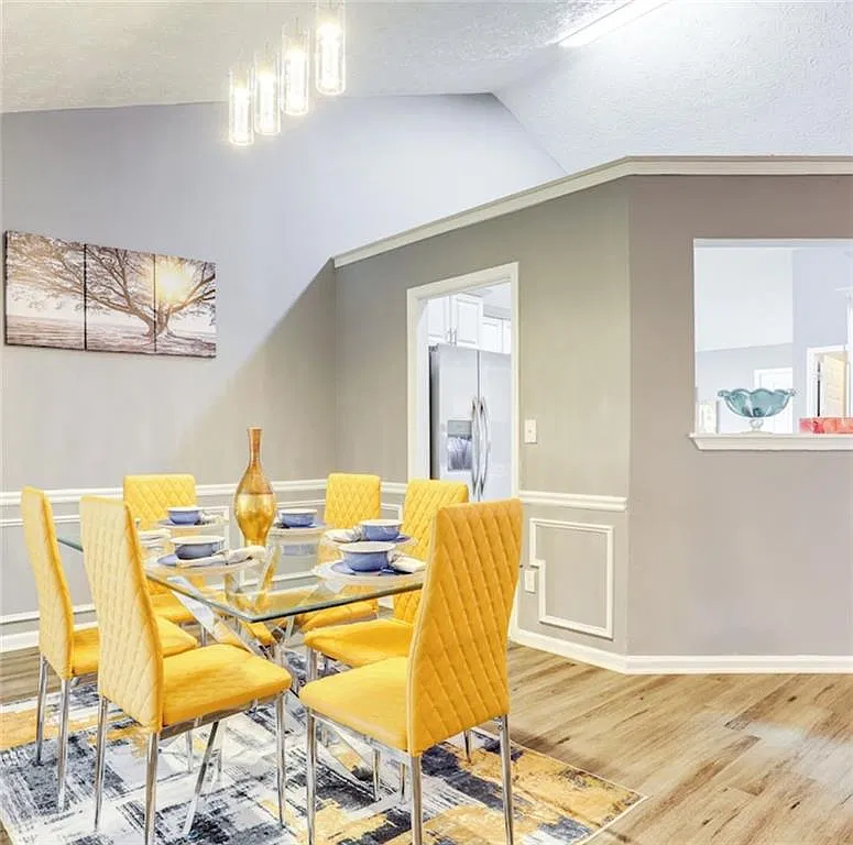 4 bed, 2.0 bath, 2011 sqft, $4,200 — Photo 4