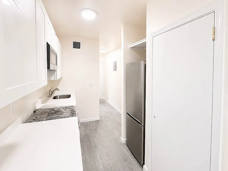 321 W 105th St #5C — Photo 6