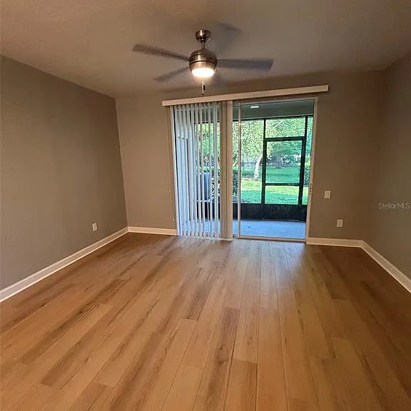723 Shropshire Loop — Photo 2