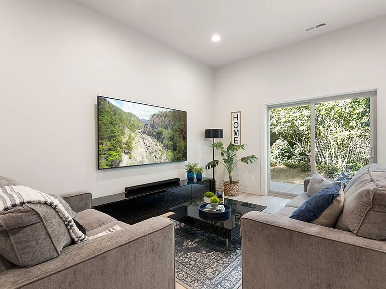 Hidden Hills Condominiums — Photo 19