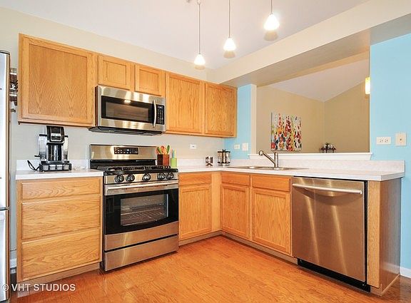 5th image of 614 E Victoria Cir