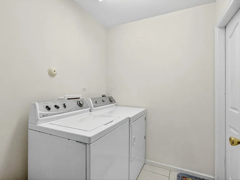 1058 SW Locke Ave — Photo 36