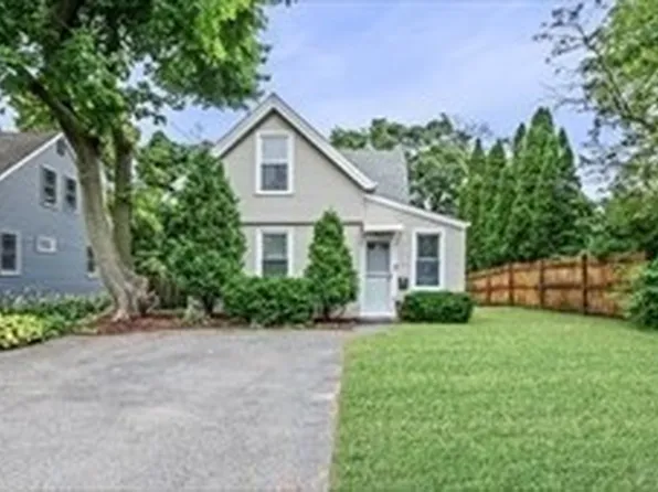 26 Central St, Nahant, MA 01908