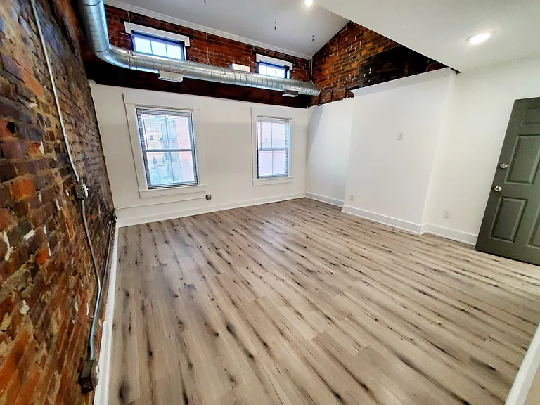36 W Court St #4F — Photo 10