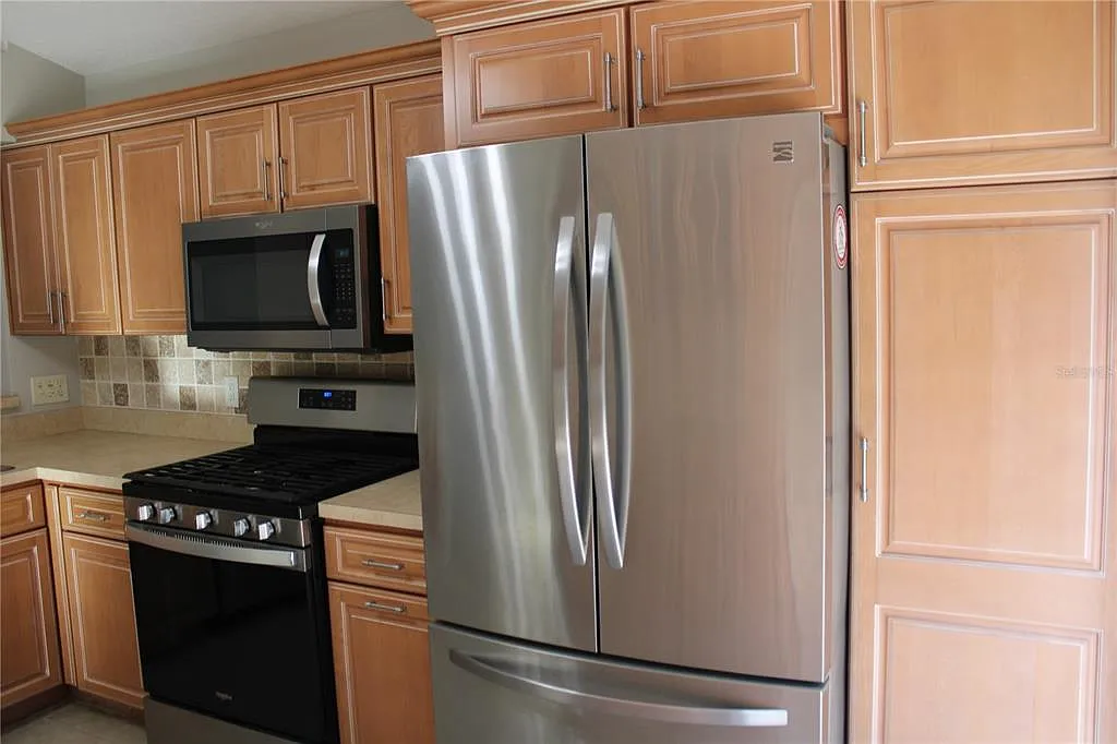 3 bed, 2.0 bath, 1250 sqft, $2,025 — Photo 4