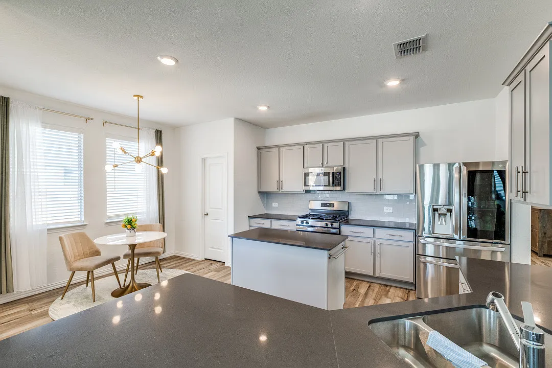 4 bed, 1993 sqft, $2,450 — Photo 1