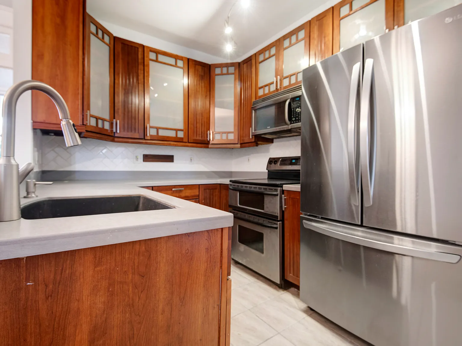3 bed, 2034 sqft, $3,295 — Photo 3