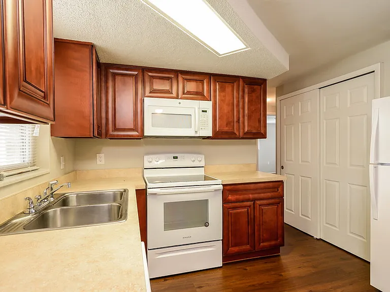 1012 Normandy Blvd — Photo 5
