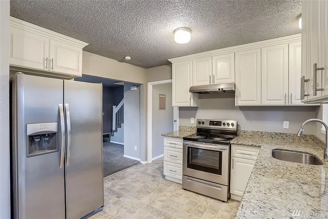 2 bed, 1.5 bath, 1051 sqft, $1,950 — Photo 3