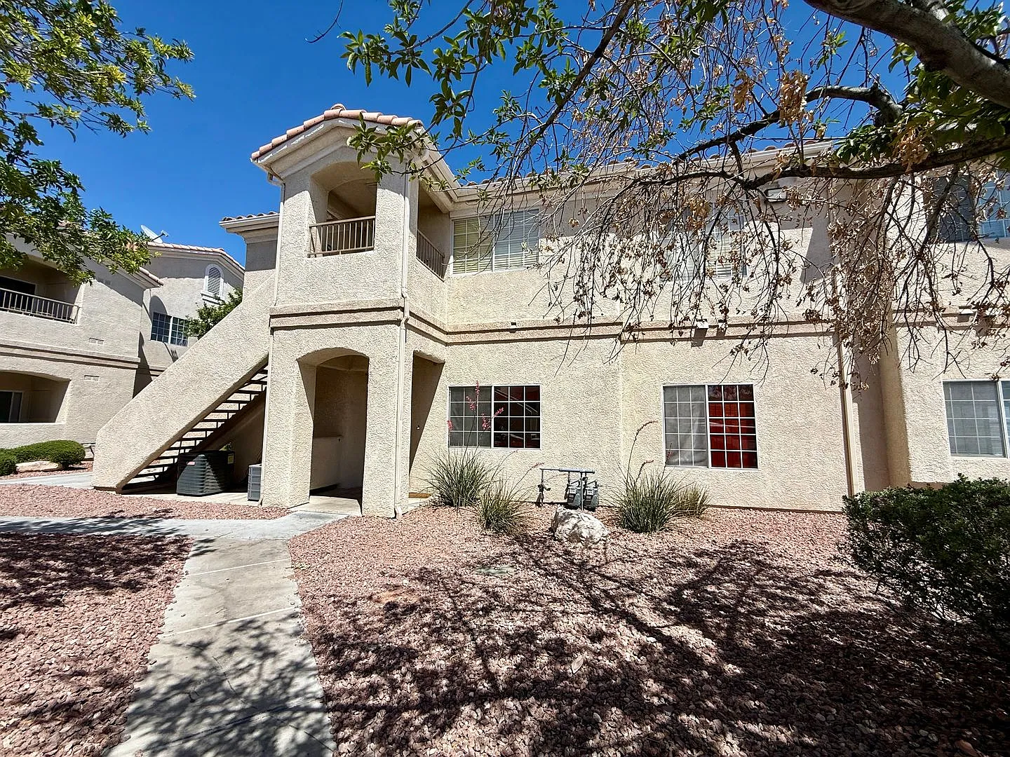 Room for Rent in Gated Community First-Floor 2 Bed, 2 Bath Condo — Photo 2