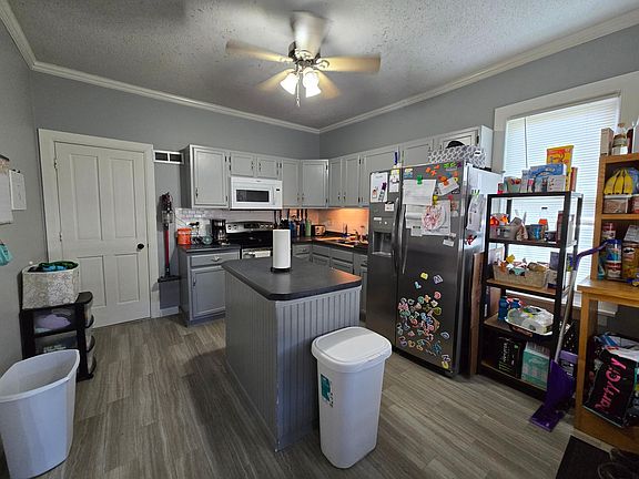 4th image of 711 3rd Ave SE