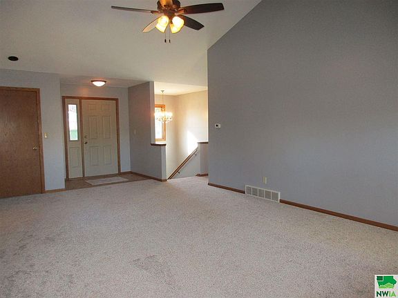4th image of 2319 Pueblo Dr