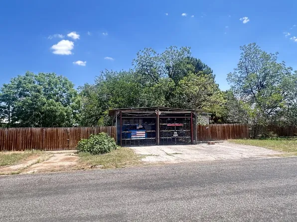 504-510 NW 11th St, Andrews, TX 79714
