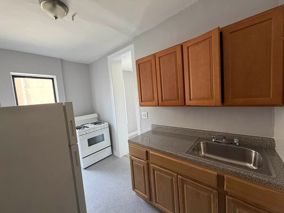 1st image of 900 E 167th St APT 8
