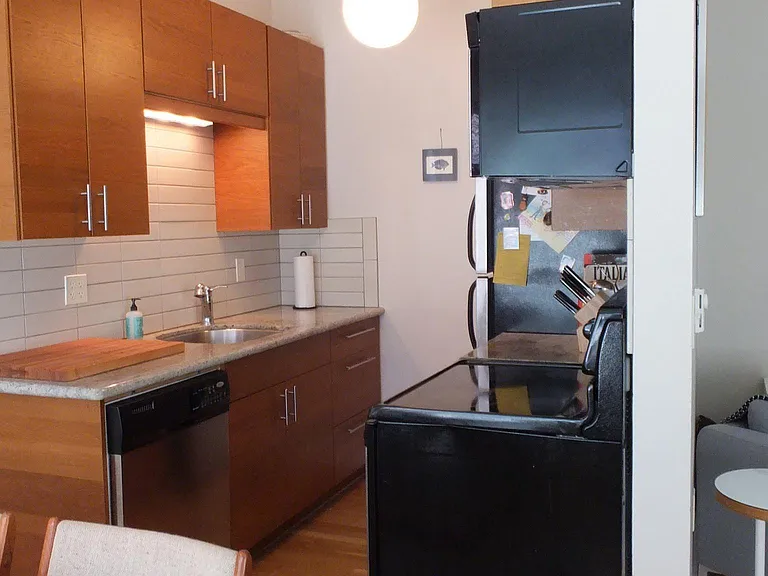 1401 E Union St #7 — Photo 6