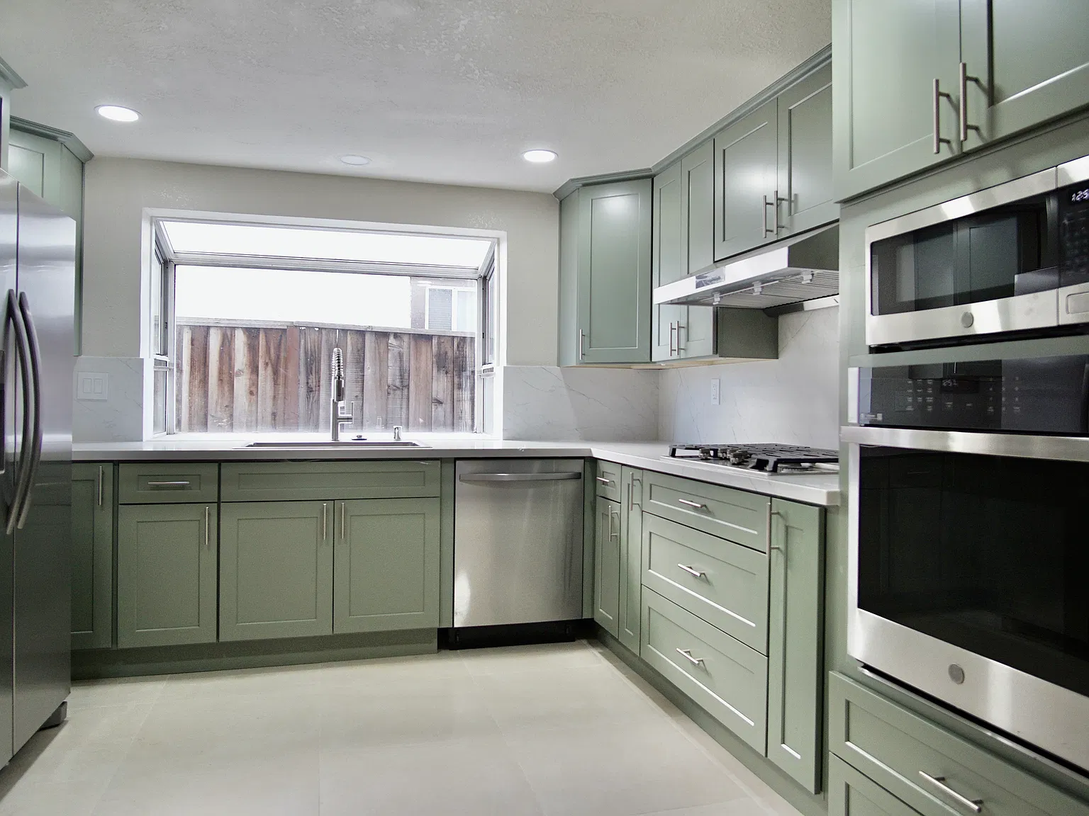 3 bed, 2.5 bath, 1834 sqft, $4,500 — Photo 4