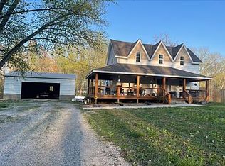 1816 West Rd, West Frankfort, IL 62896