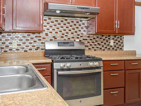 3rd image of 903 Battle Creek Rd