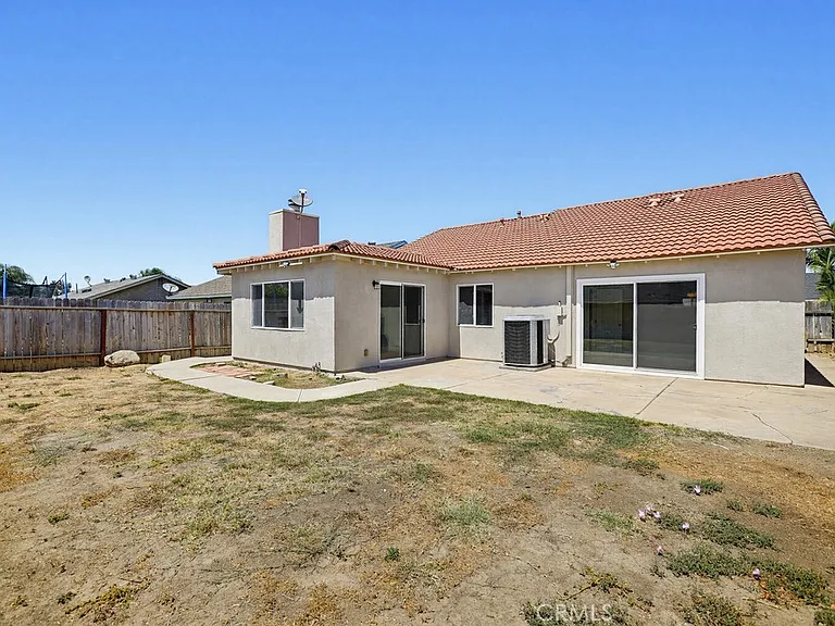 243 N Pageant St — Photo 49