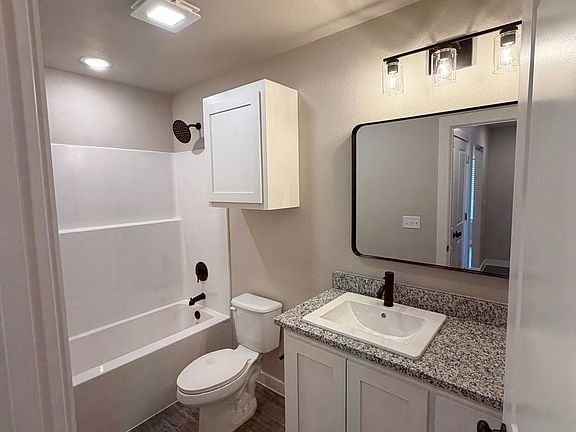 5th image of 3056 Glennster St