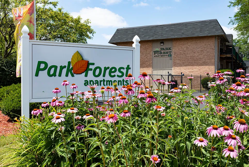 Park Forest Apartments — Photo 1
