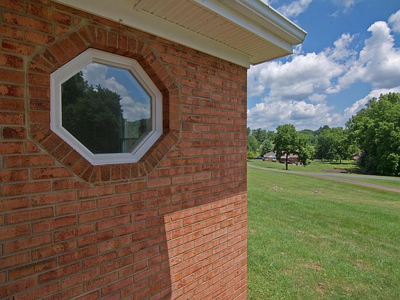 3rd image of 101 Hidden Meadow Ln