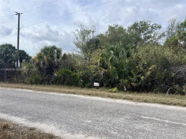 1913 Roderick Ln, Lehigh Acres, FL 33972