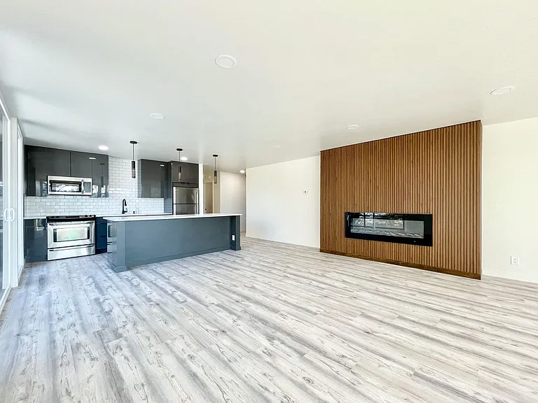 358 S Coeur D Alene St — Photo 27