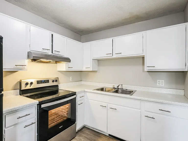 River Glow Apartments — Photo 16