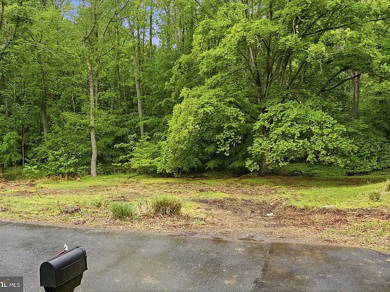 8402 Sleepy Hollow Rd — Photo 25