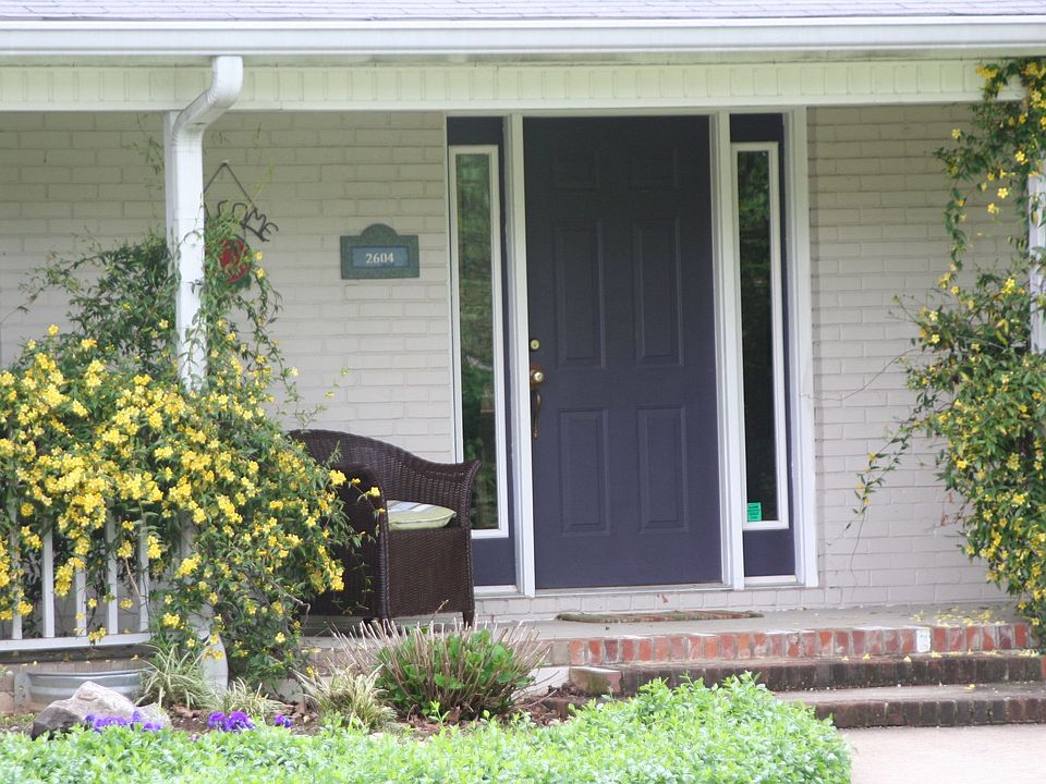 welcome home! near golf course.