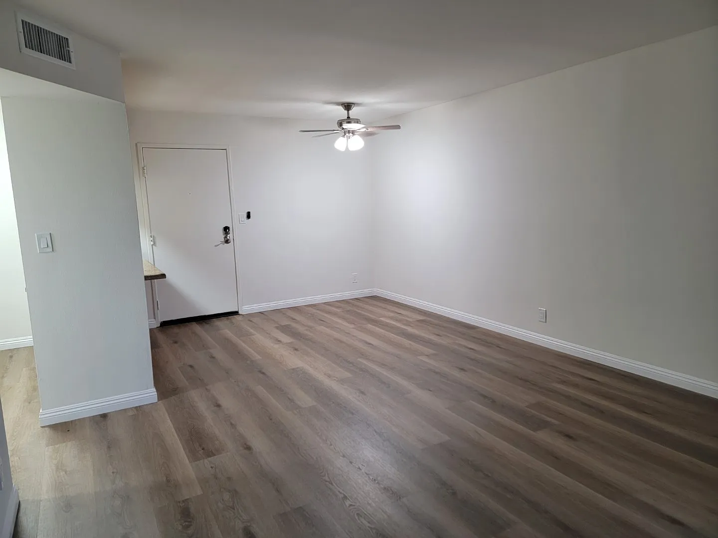 2 bed, 1.5 bath, 875 sqft, $2,295 — Photo 2