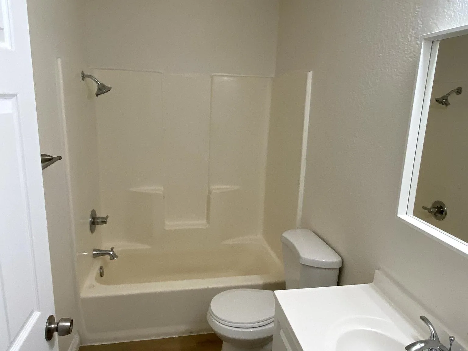1121 Barstow Rd — Photo 4