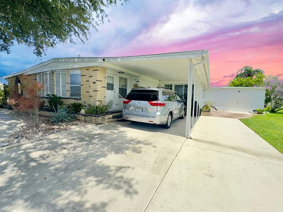 1st image of 580 Fairmount Dr