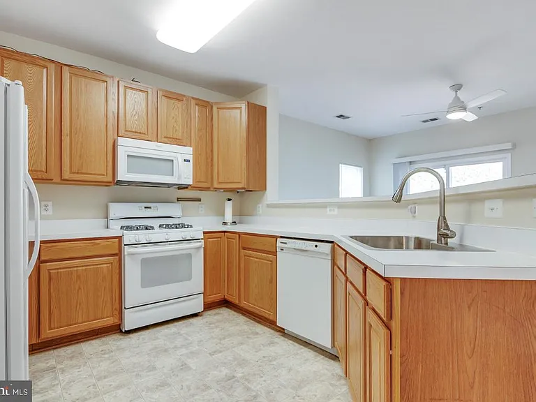 43028 Old Gallivan Ter — Photo 9