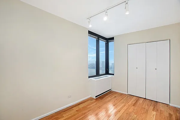 Rented by City Connections Realty | media 6