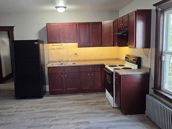 2nd image of 90 Pinevale St