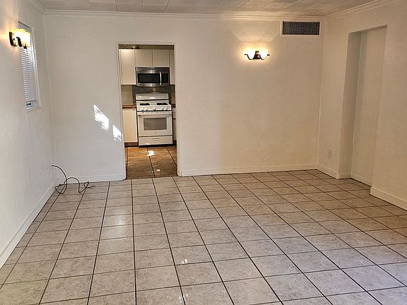 3rd image of 514 E Calle Roca APT B