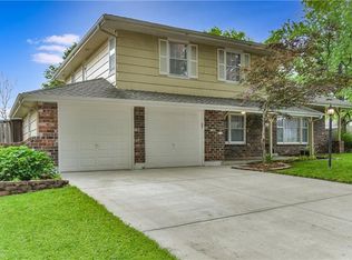 1402 SW 5th St, Lees Summit, MO 64081