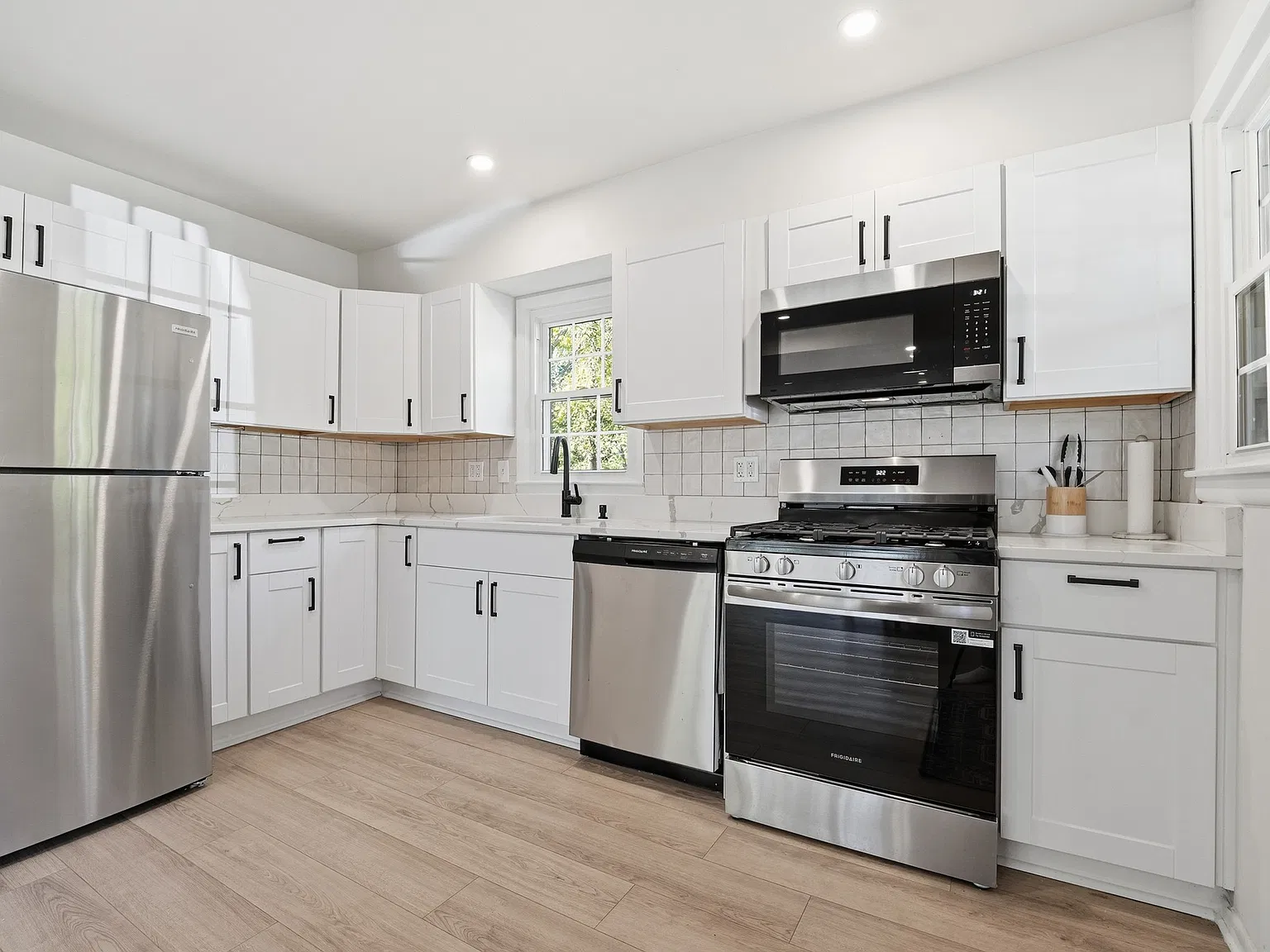 4 bed, 1700 sqft, $3,099 — Photo 4