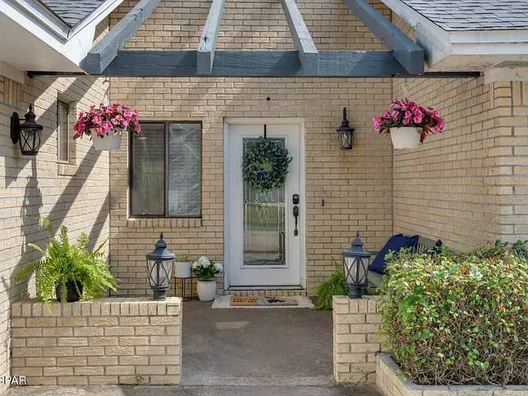 4459 Ashland Rd — Photo 2