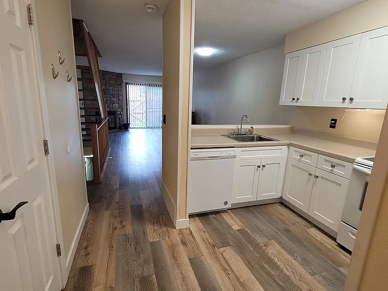 412 Wright St #104 — Photo 6