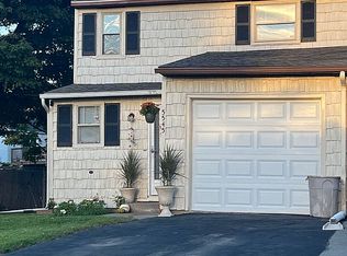 5545 Trastevere Rd, Clay, NY 13041